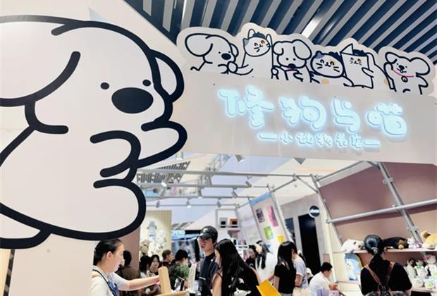 “修狗与喵”小动物快闪书店：创新模式引领文化消费新风尚